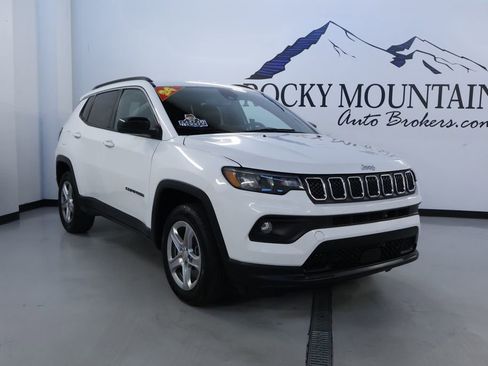 Used 2024 Jeep Compass Latitude AWD/4WD image 1