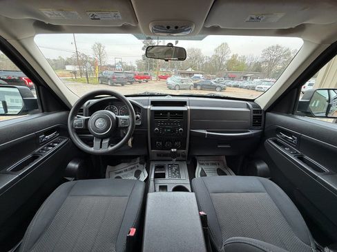 Used 2012 Jeep Liberty Sport image 31