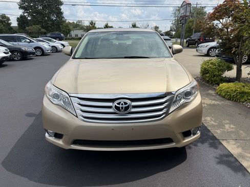 Used 2011 Toyota Avalon Limited FWD image 2