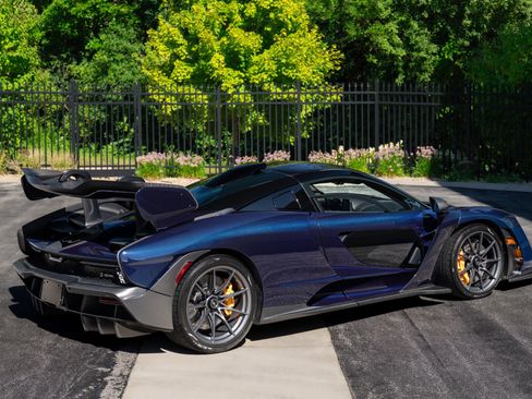 Used 2019 McLaren Senna RWD image 6