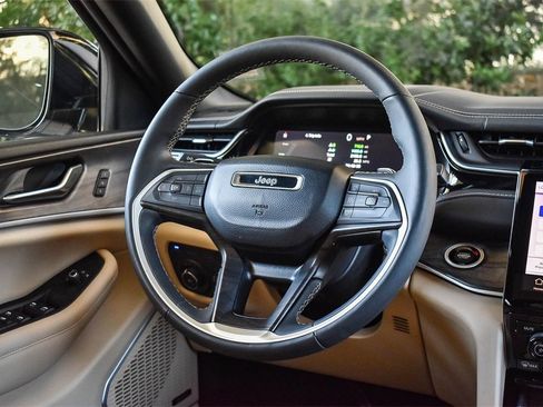 Used 2022 Jeep Grand Cherokee Limited 4xe w/ Luxury Tech Group II image 15