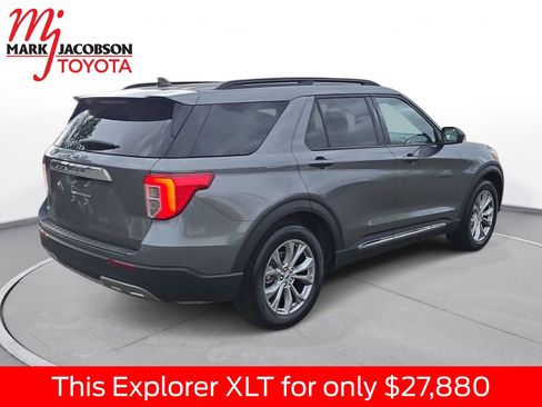 Used 2023 Ford Explorer XLT w/ Equipment Group 202A image 10