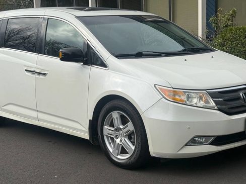 Used 2013 Honda Odyssey Touring Elite image 3