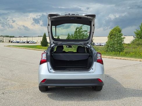 Used 2022 Toyota Prius LE AWD/4WD image 10