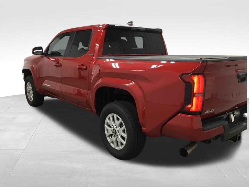 Used 2025 Toyota Tacoma SR5 w/ SR5 Upgrade Package AWD/4WD image 34