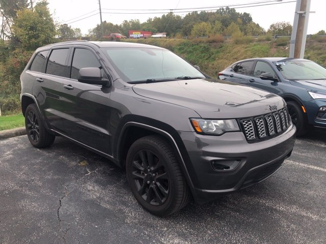 Used 2021 Jeep Grand Cherokee Laredo X AWD/4WD image 1