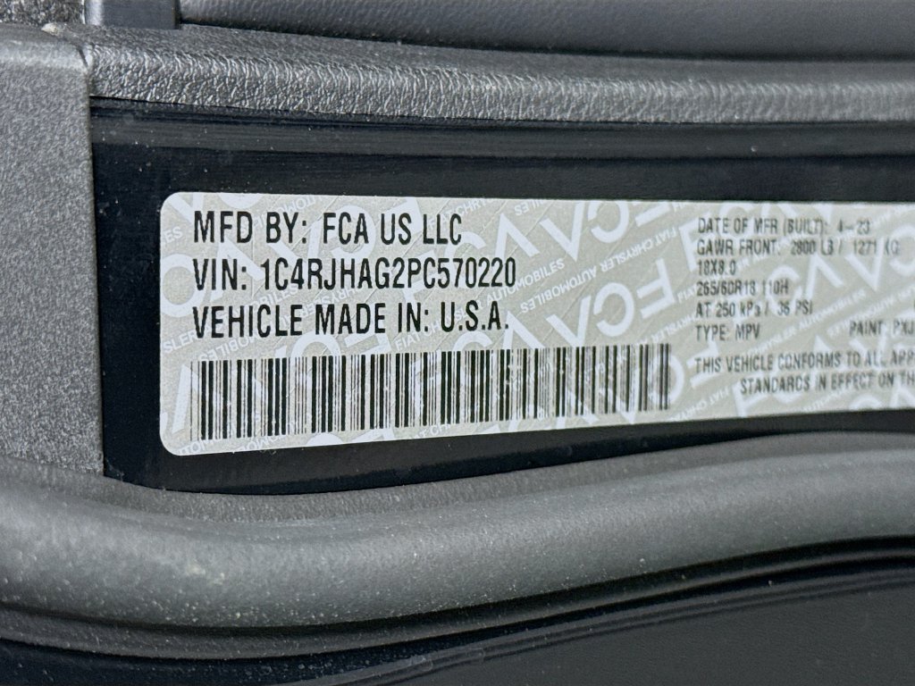 Used 2023 Jeep Grand Cherokee Laredo AWD/4WD image 33