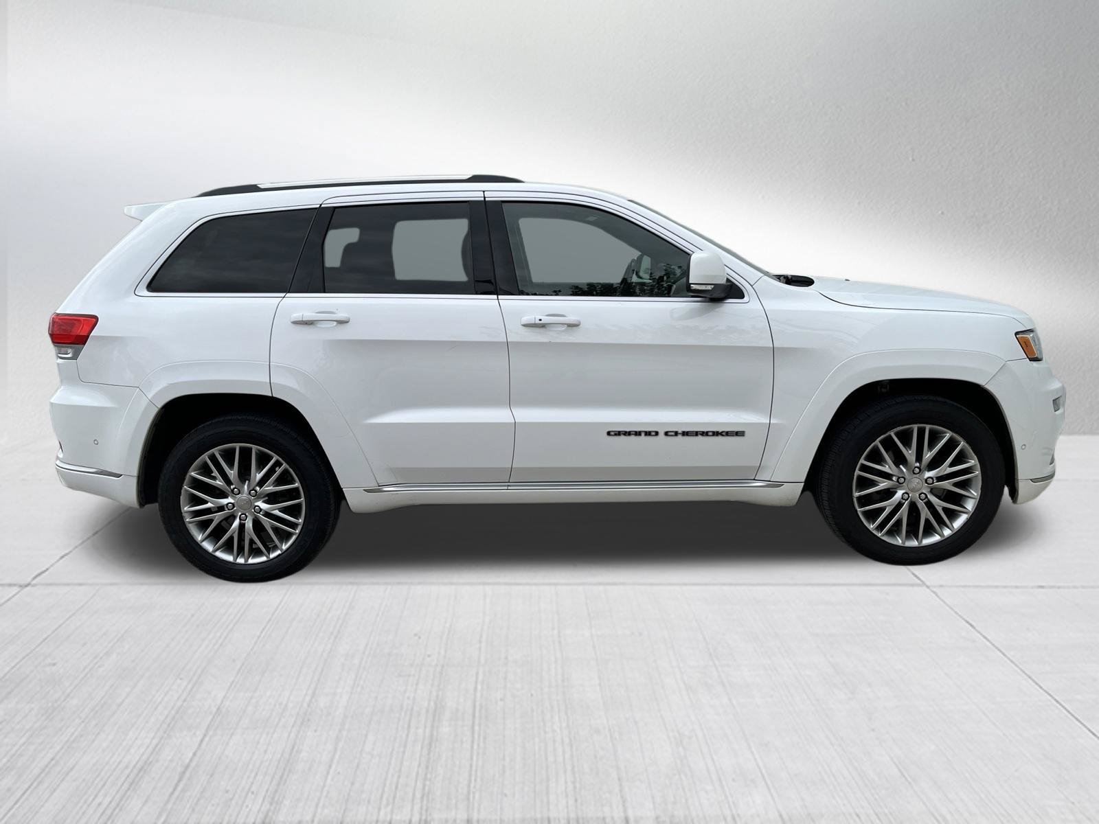 Used 2017 Jeep Grand Cherokee Summit w/ Platinum Series Group AWD/4WD image 5