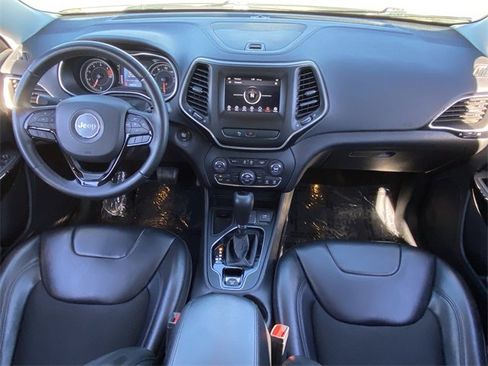 Used 2020 Jeep Cherokee Latitude Plus image 24