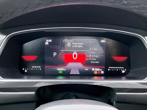 Used 2024 Volkswagen Tiguan SE image 9