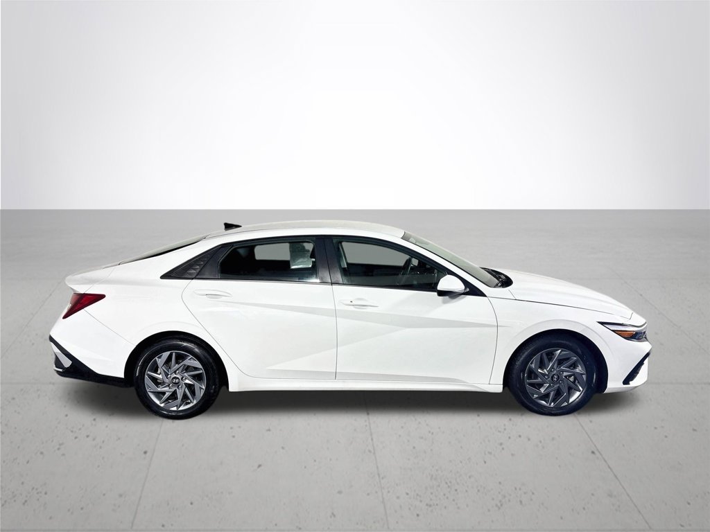 Used 2024 Hyundai Elantra SEL FWD image 5