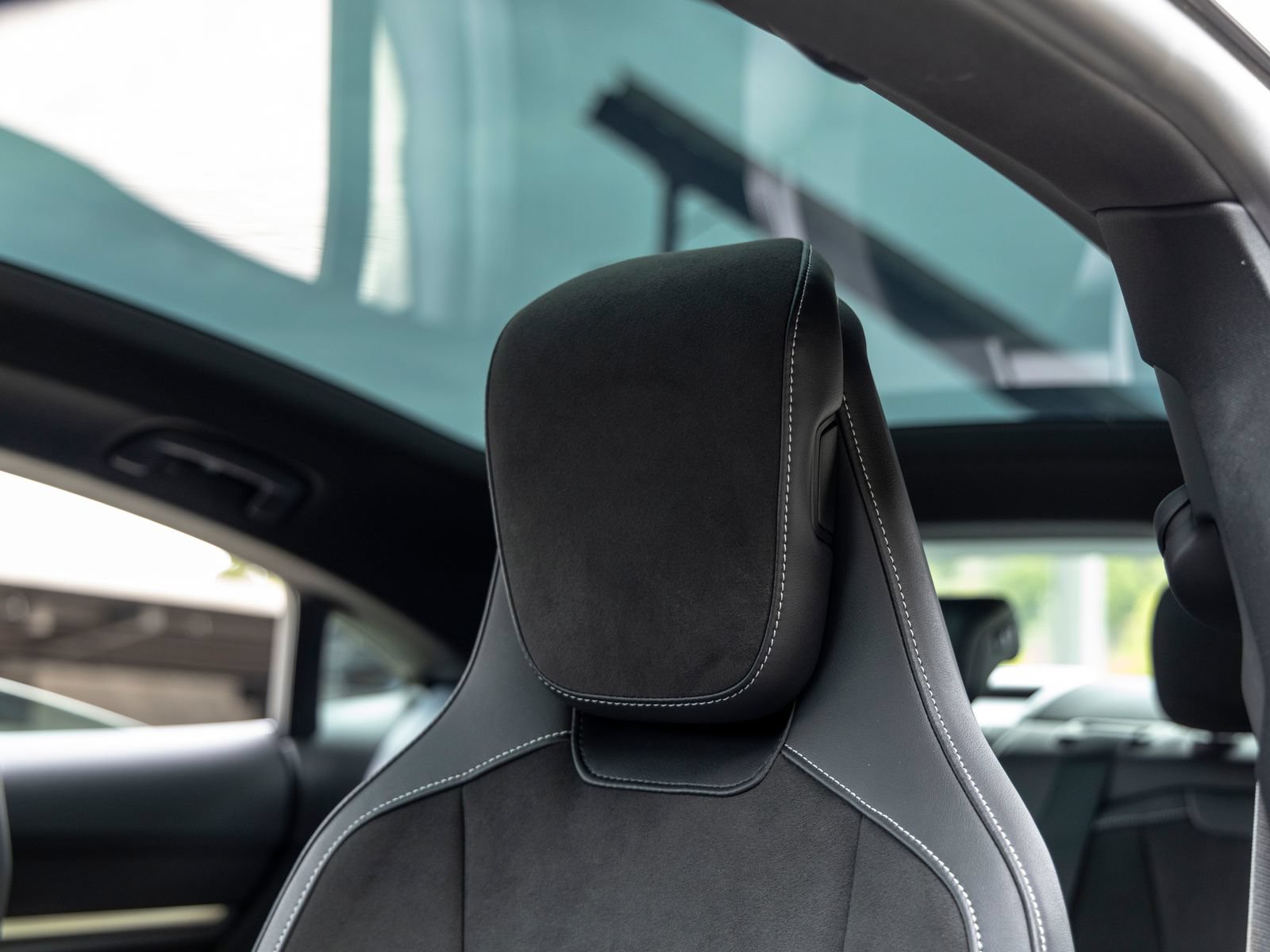 Certified 2025 Porsche Taycan 4S AWD/4WD image 26