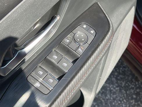 New 2025 Nissan Kicks SR image 17