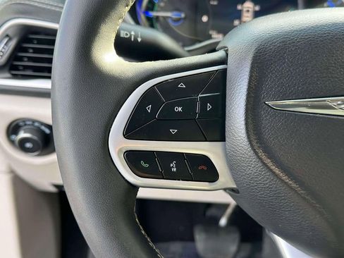 Used 2023 Chrysler Pacifica Touring-L FWD image 21