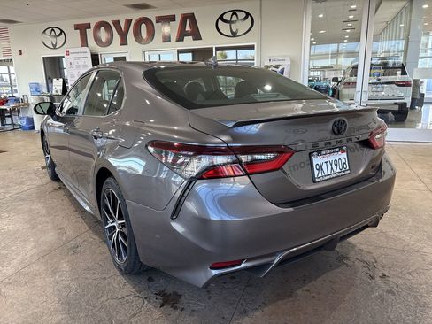 Used 2024 Toyota Camry SE w/ Convenience Package image 8