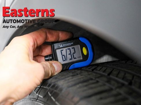 Used 2022 Volkswagen Tiguan SE image 25