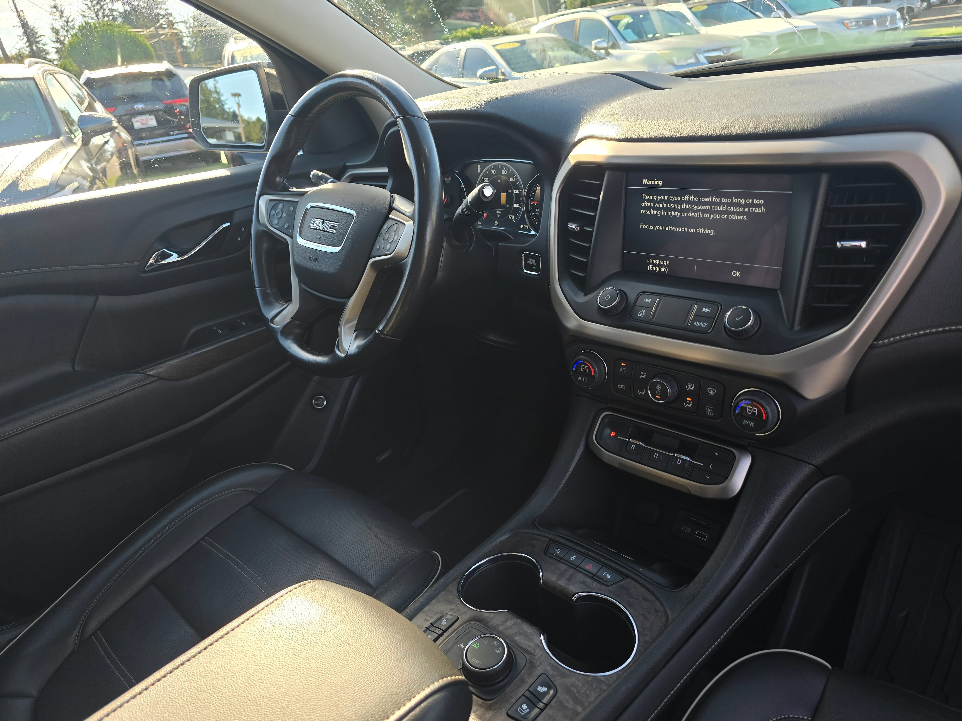 Used 2022 GMC Acadia Denali w/ Denali Ultimate Package AWD/4WD image 10