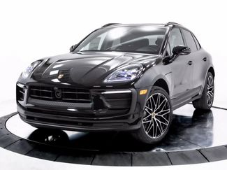 Certified 2025 Porsche Macan video 1