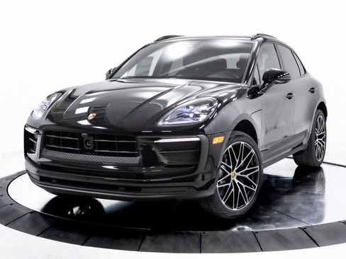 Certified 2025 Porsche Macan image 1