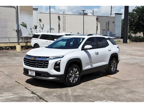 Used 2026 Chevrolet Equinox LT w/ Convenience Package II FWD image 3