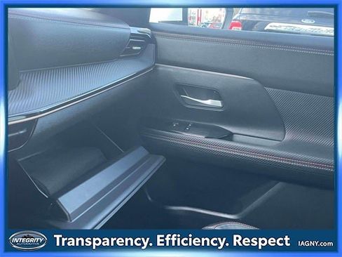 Certified 2025 Nissan Kicks SR image 33