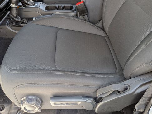 Certified 2022 Jeep Gladiator Willys image 16