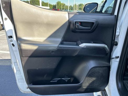 Used 2020 Toyota Tacoma SR5 RWD image 12