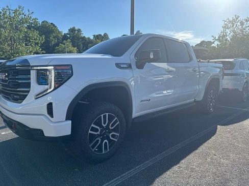 Used 2022 GMC Sierra 1500 AT4 w/ AT4 Preferred Package AWD/4WD image 9