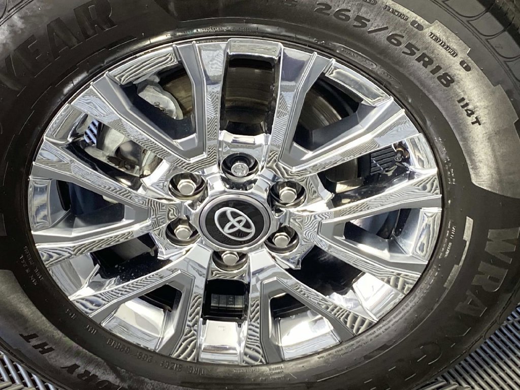 Used 2025 Toyota Tacoma Limited AWD/4WD image 30