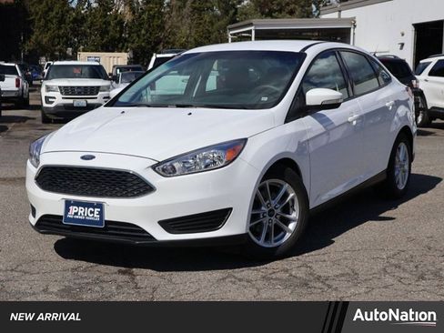 Used 2015 Ford Focus SE image 1