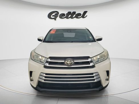 Used 2018 Toyota Highlander Plus FWD image 2
