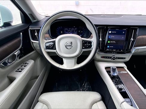 Used 2022 Volvo S90 B6 Inscription w/ Advanced Package image 15