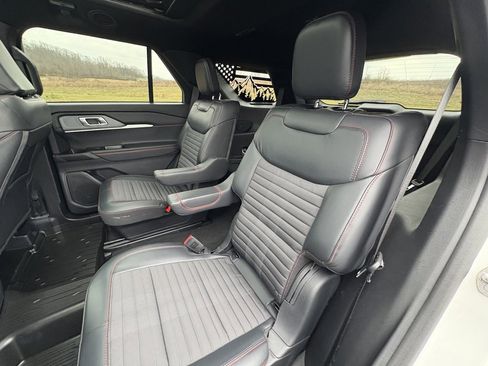 Used 2025 Ford Explorer ST-Line image 25