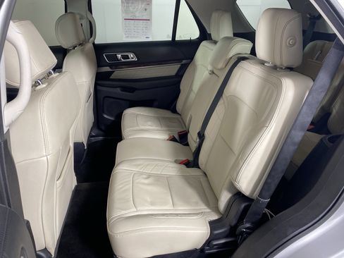 Used 2016 Ford Explorer Platinum image 34