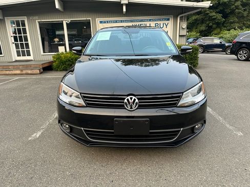 Used 2012 Volkswagen Jetta TDI FWD image 2
