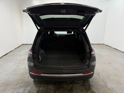 New 2026 Jeep Grand Cherokee Laredo image 8