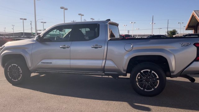 Used 2025 Toyota Tacoma TRD Sport AWD/4WD image 8