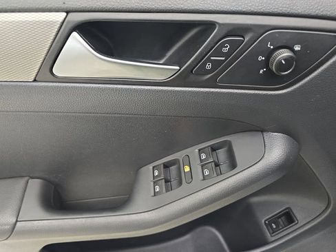 Used 2016 Volkswagen Jetta SE FWD image 14