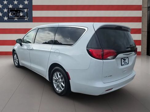 Used 2022 Chrysler Voyager LX FWD image 7