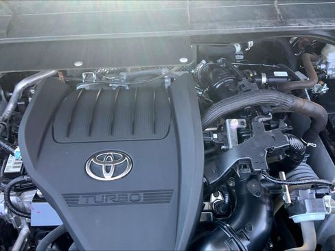 Used 2024 Toyota Highlander XSE AWD/4WD image 32
