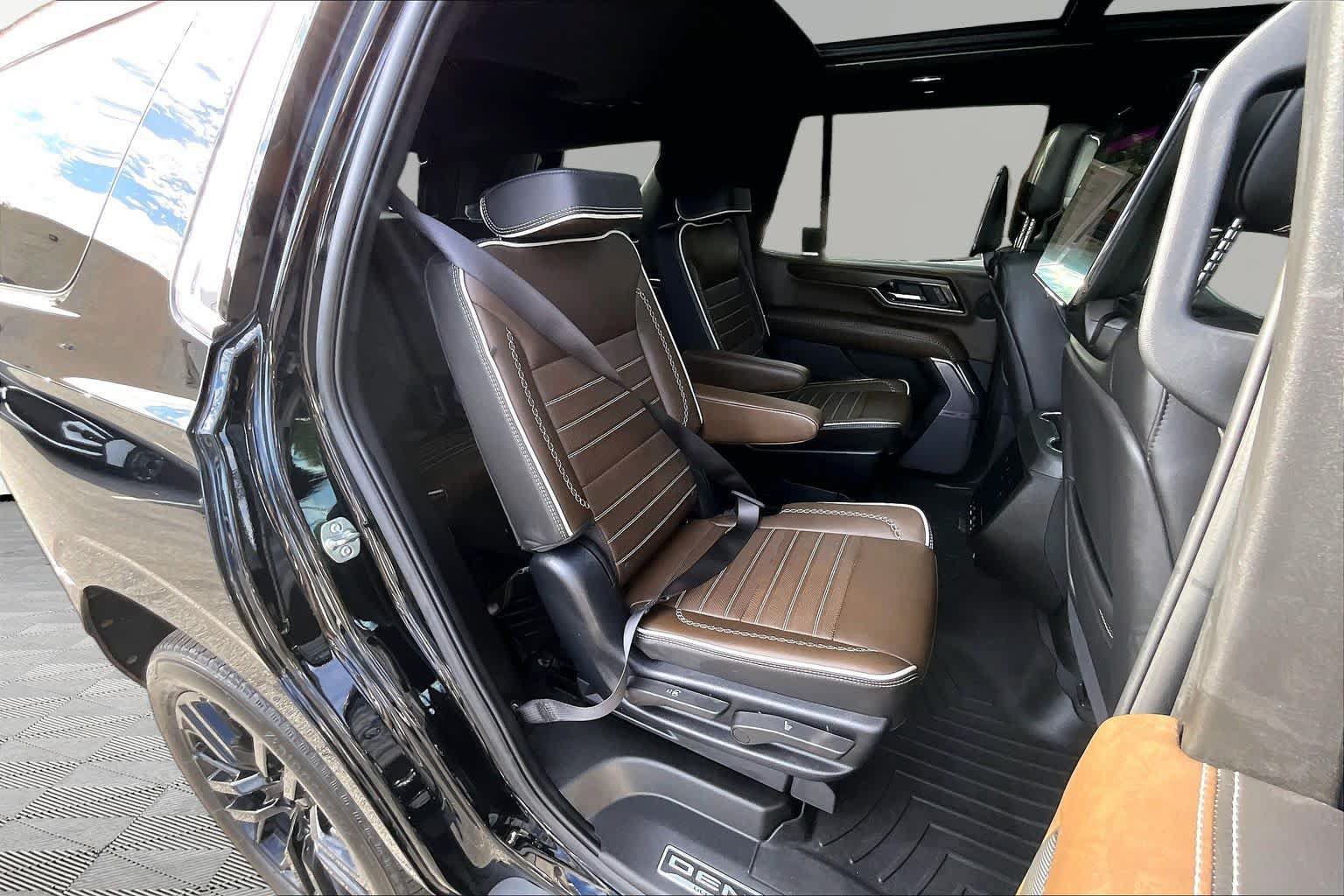 Used 2025 GMC Yukon Denali Ultimate AWD/4WD image 19