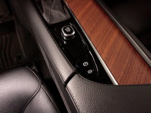 Used 2022 Volvo XC90 T6 Momentum w/ Advanced Package image 33