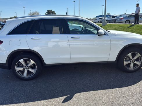 Used 2022 Mercedes-Benz GLC 300 4MATIC image 2