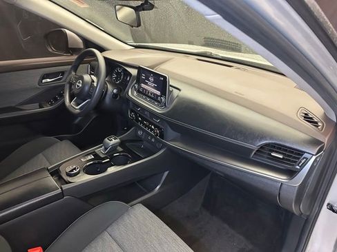 Used 2023 Nissan Rogue SV AWD/4WD image 16