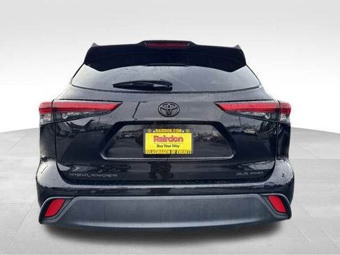 Used 2022 Toyota Highlander XLE image 9