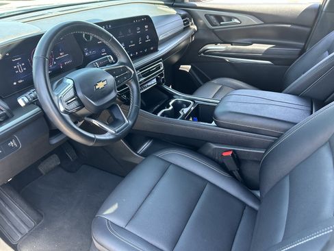 Certified 2025 Chevrolet Traverse LT FWD image 27