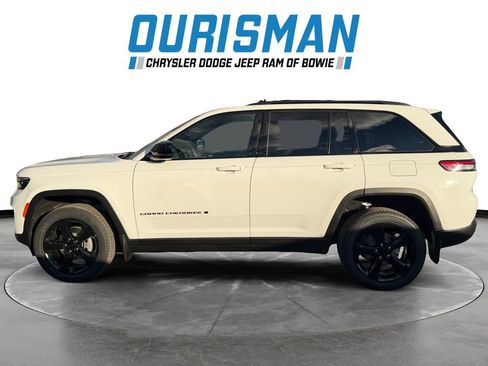 New 2025 Jeep Grand Cherokee Altitude image 3