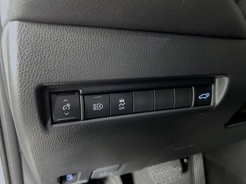 Used 2022 Toyota Venza XLE AWD/4WD image 10