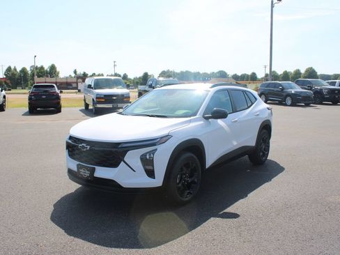 New 2026 Chevrolet Trax LT w/ Driver Confidence Package FWD image 4