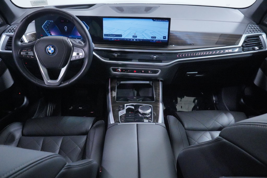 Used 2024 BMW X5 xDrive50e w/ Premium Package AWD/4WD image 16